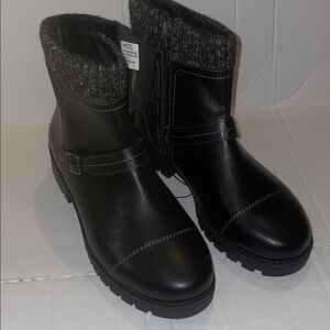 Cozy Black Winter Boots with Knit Cuff
